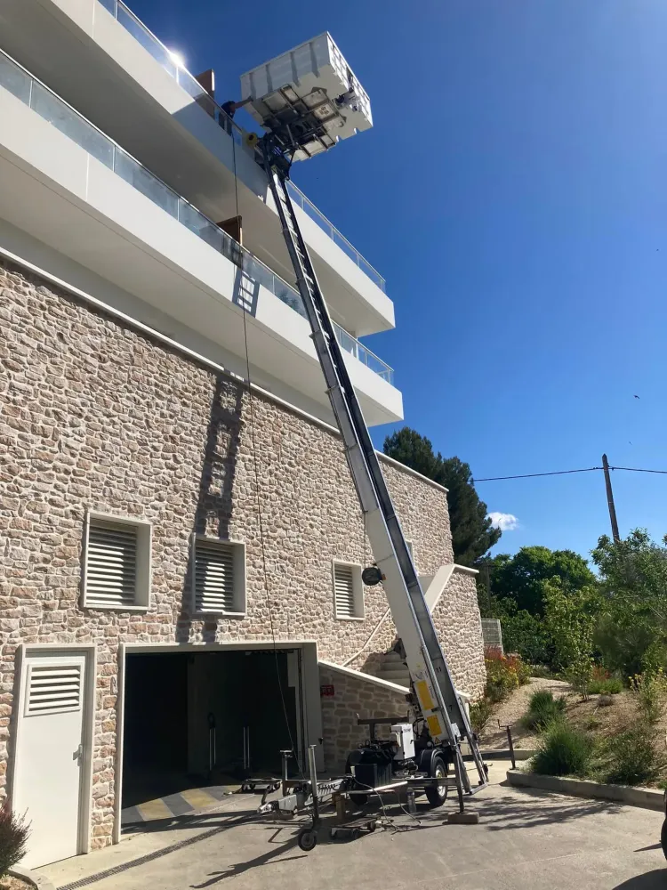 mise à disposition de monte-charge à Pertuis